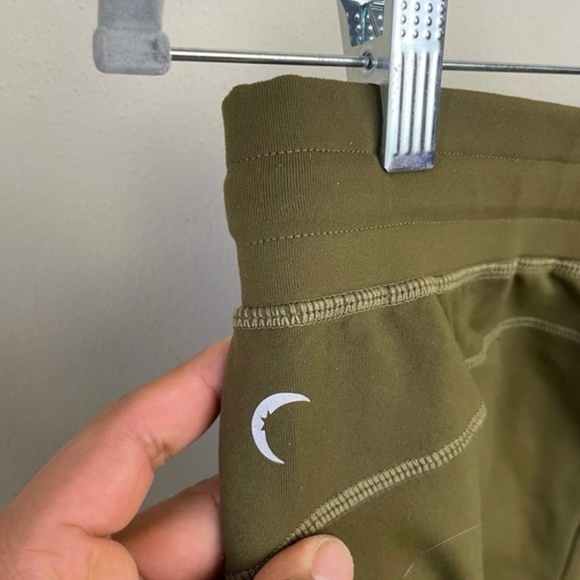 Zyia‎ Active Unwind Olive Green Jogger - Picture 8 of 10